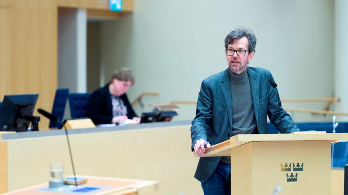 Jacob Risberg (Green Party) at the rostrum in an interpellation debate in January 2025.